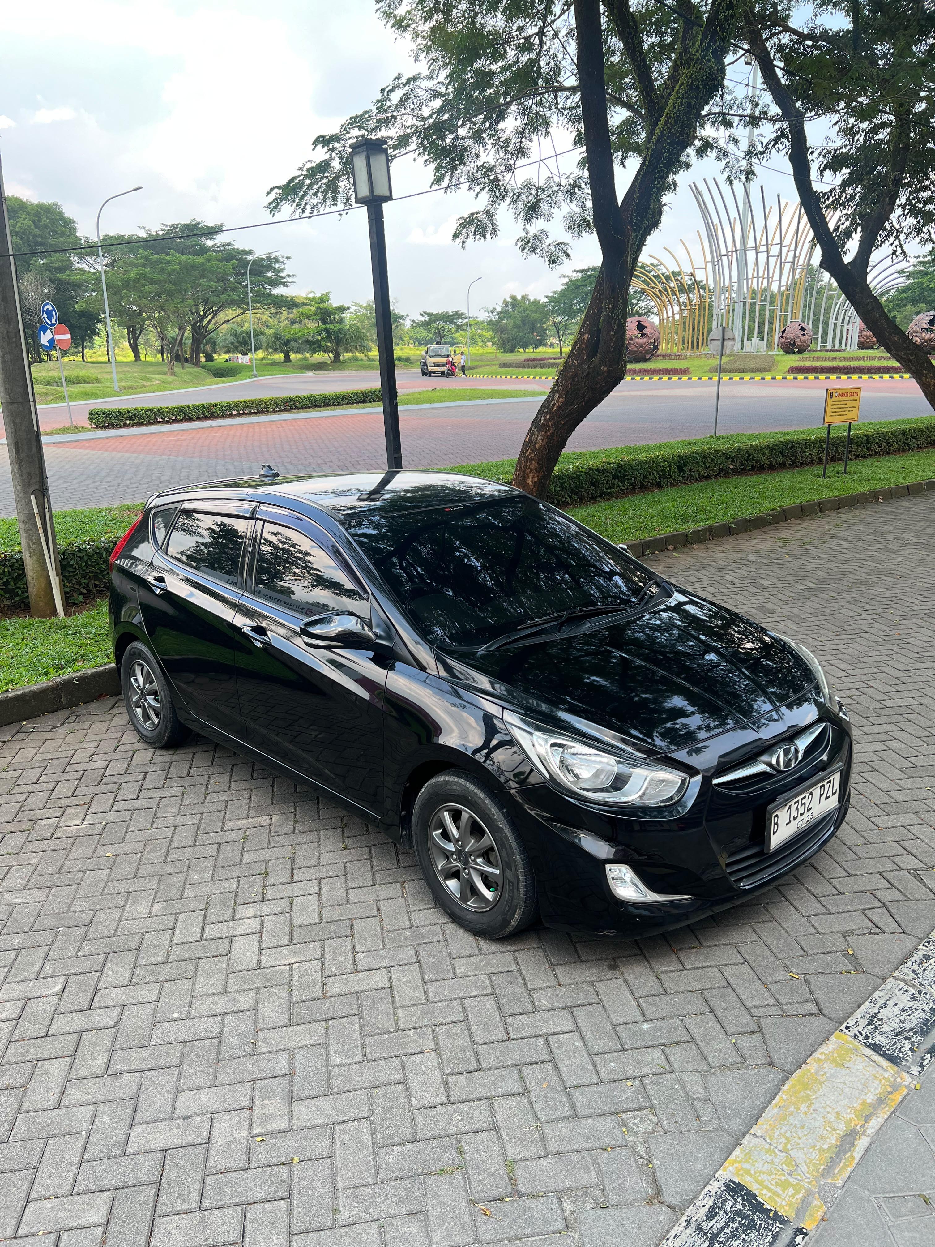 HYUNDAI GRAND AVEGA HATCHBACK 2013 — foto 2