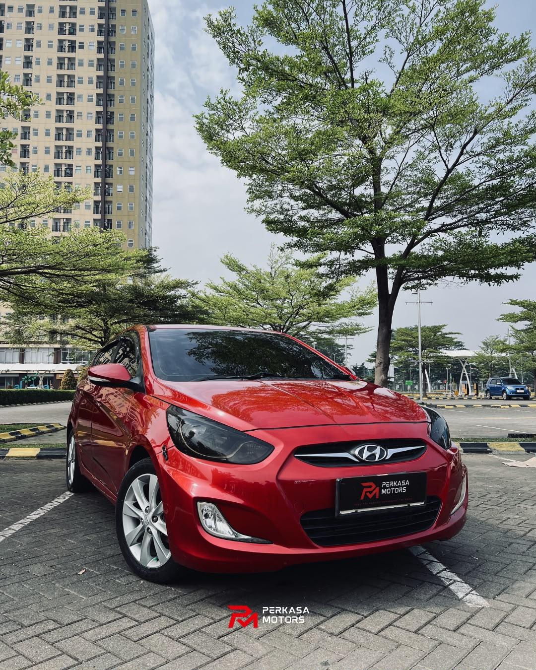 HYUNDAI GRAND AVEGA HATCHBACK 2012 — foto 2