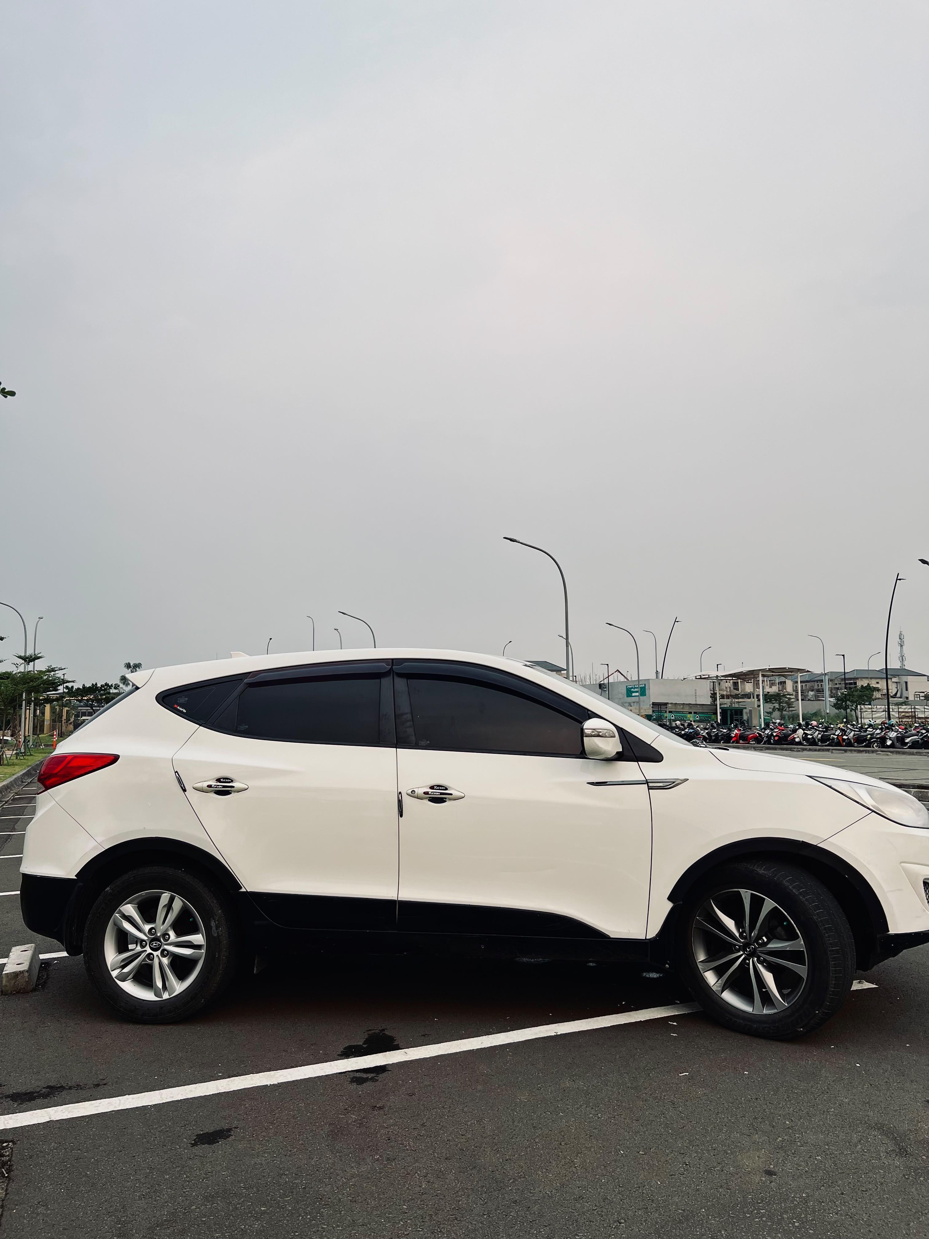 HYUNDAI TUCSON SUV 2012 — foto 3